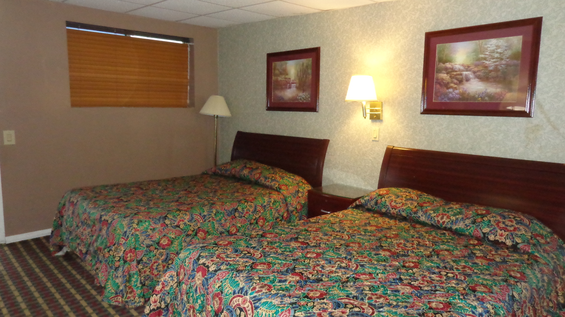 Double Bed Room at Edgewood Motel in NY